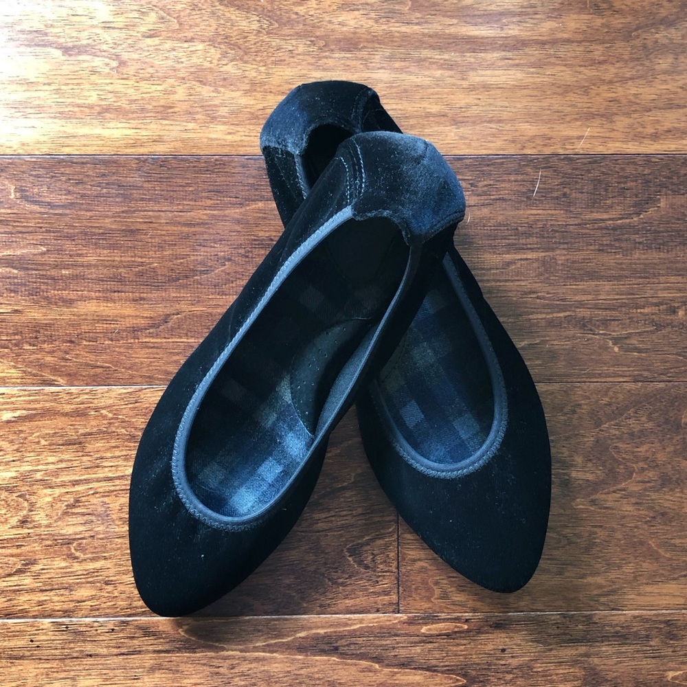 Born velvet slip on, 8.5